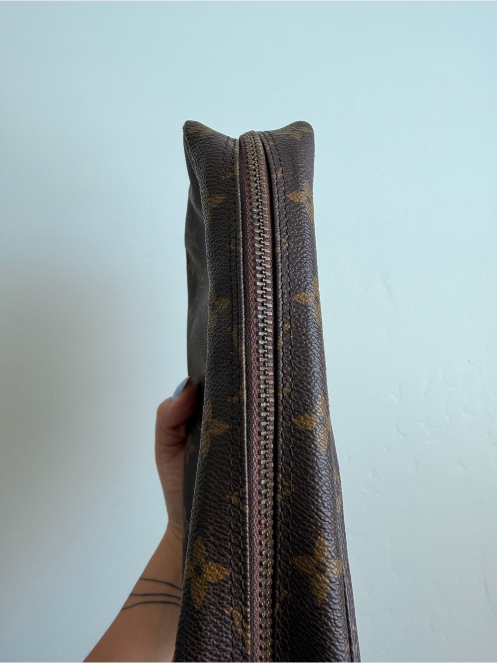 Louis Vuitton Monogram Toiletry Pouch 23 - Picture 7 of 10